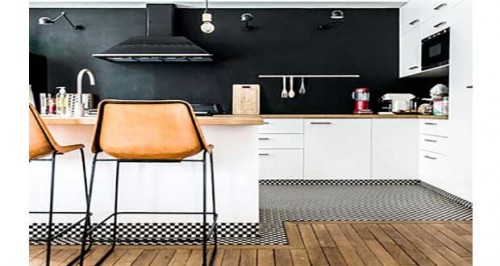 Découvrez des astuces déco pour améliorer sa déco cuisine facilement avec de la couleur, du carrelage, un meuble, ou un revêtement de sol déco.